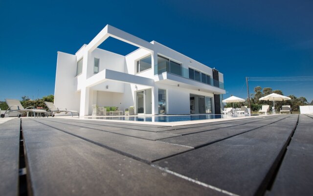 KO1 With Breathtaking sea Views