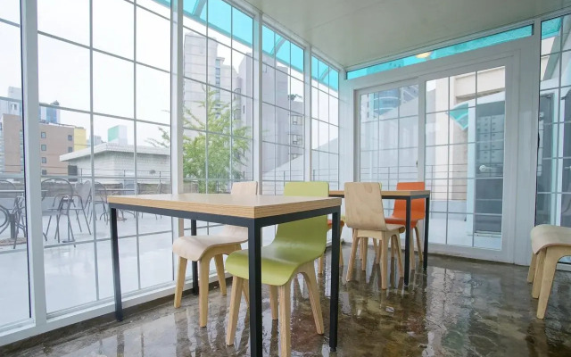 DH Sinchon Guesthouse