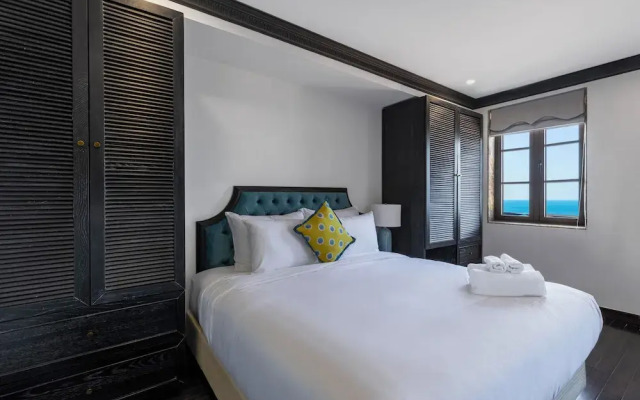 The Room Hotel Sunset Town