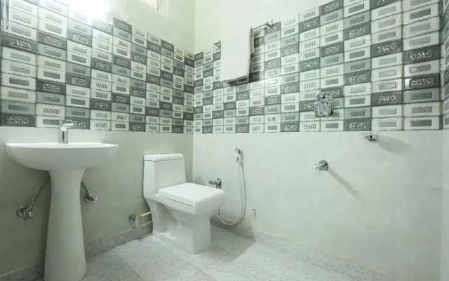 Shalimar Lodge, "700 meter from Katra Bus Stand"