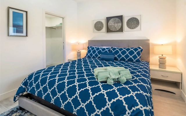 Spacious 1BR 1bth Apt w Rooftop Pool Near Beach