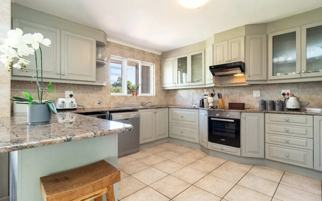 3 Bedroom Family Apartment Beach Club - Houtbay