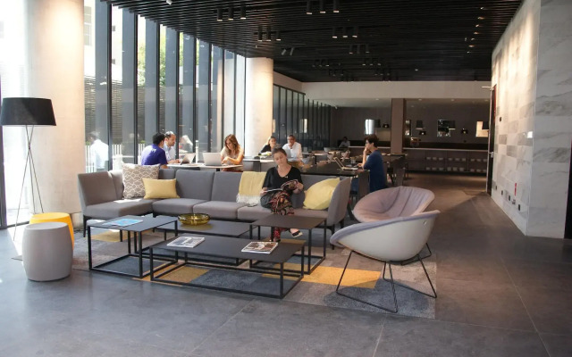 Ola Santiago Providencia, Tapestry Collection by Hilton