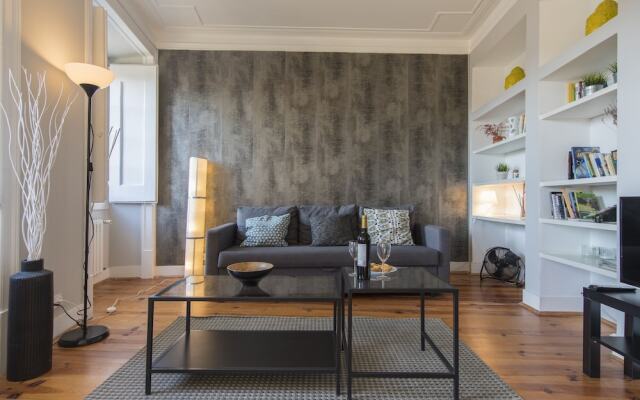 Trendy & Lightful Apartment