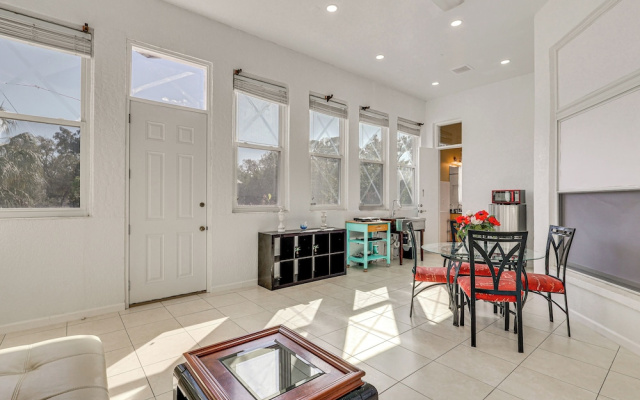Near Apollo Beach! Bright Apt w/ Essentials