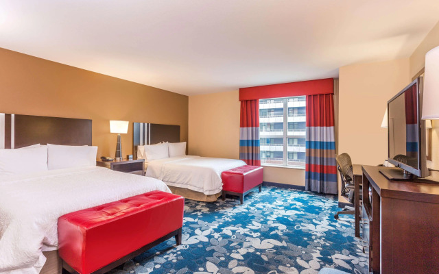 Hampton Inn & Suites Madison / Downtown