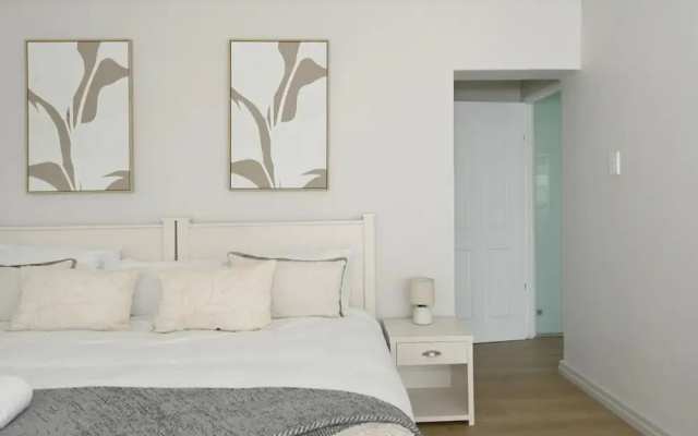 Spacious 3 Bed Apartment Sea Point Ocean Views