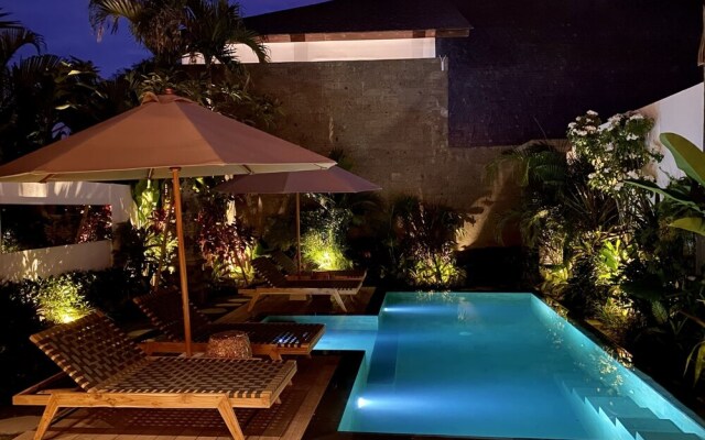 Luxury Private Loft, 2 BR, Canggu With Staff
