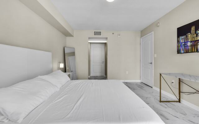 The Club at Brickell Bay Luxury Suites