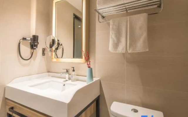 HanTing Premium Hotel (Xi'an Sunshine Tiandi Cherry Blossom Square subway Station)) – Bathroom – Xi'an