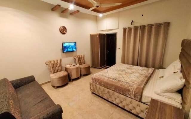 Hotel Day In Emporium