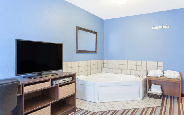 Super 8 by Wyndham Fort Frances