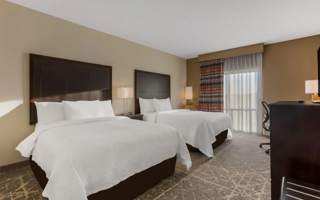 Orangewood Inn & Suites Kansas City Airport