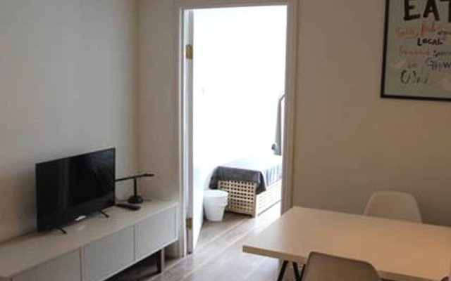 Zone 1 Hoxton 2 Bedroom Flat