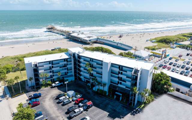 La Quinta Inn & Suites by Wyndham Cocoa Beach Oceanfront