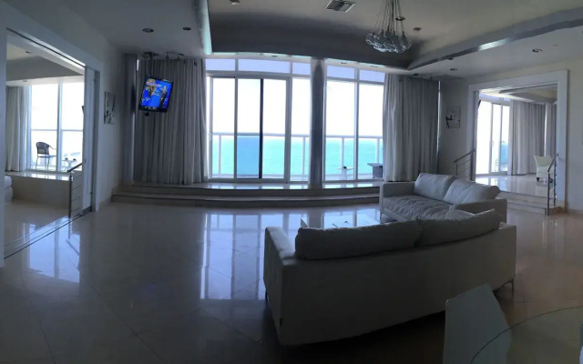 Ocean Manor Beach Hotel