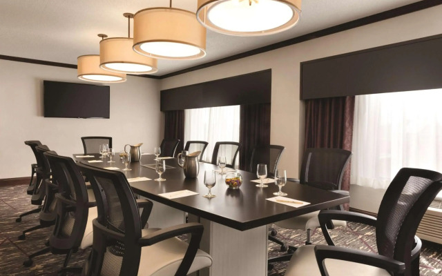 DoubleTree by Hilton Milwaukee - Brookfield