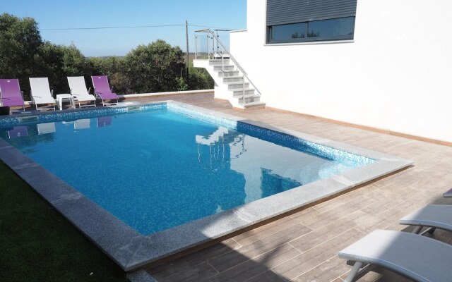 Villa with 4 Bedrooms in Mexilhoeira Grande, with Wonderful Mountain View, Private Pool, Enclosed Garden - 11 Km From the Beach