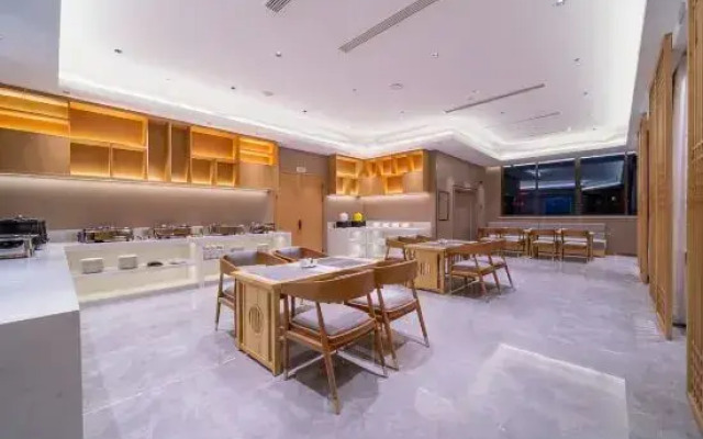 Ling Yun Hua Guan Hotel