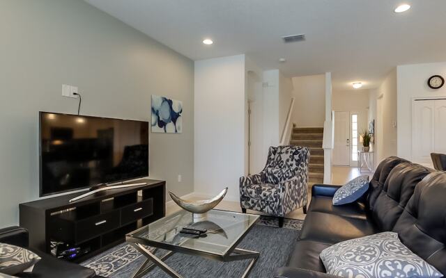 Solterra - 5204 Oakbourne Avenue