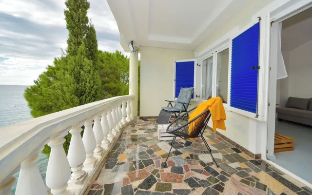 Villa Seafront Escape