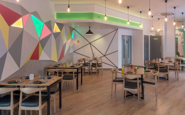 OYO Townhouse 022 Koregaon Park Pune