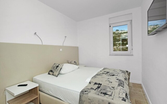 Amazing Home in Sibenik With Wifi and 3 Bedrooms