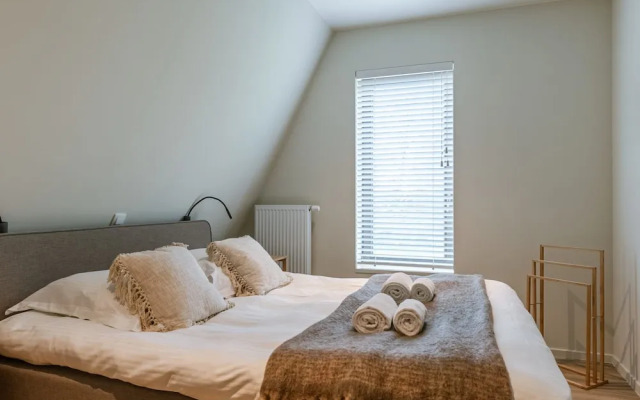 Spacious Top-flour Apartment With Private Parking