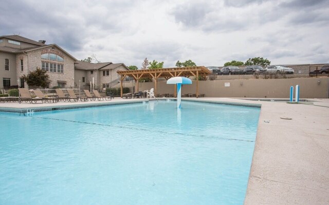 Perfectly On Pointe 3 Bedroom Condo by Redawning