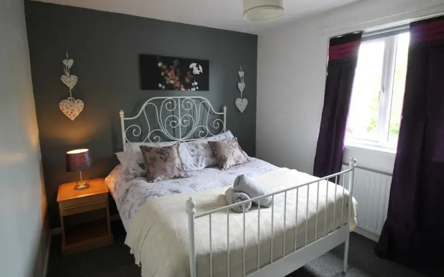 Holgate Close 3 Bedroom House by Cardiff Holiday Homes