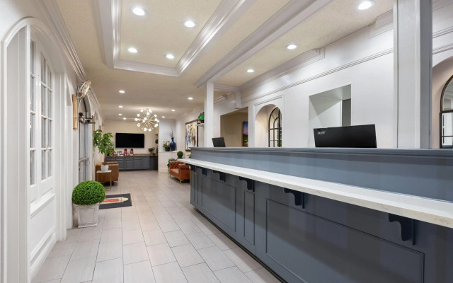 Super 8 by Wyndham New Orleans