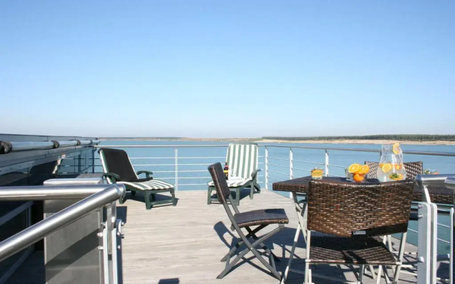 Open-Water-Resort