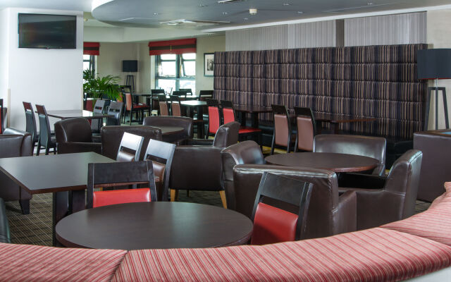 Holiday Inn Express London Luton Airport by IHG
