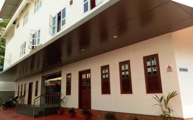 OYO 5077 Queens Hotel