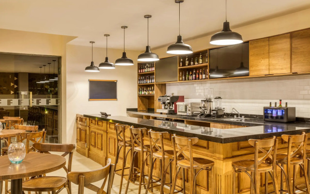 Fiesta Inn Express San Luis Potosí Oriente