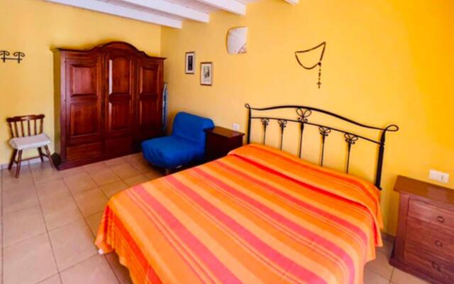 Attractive holiday home in Urbania with bubble bath