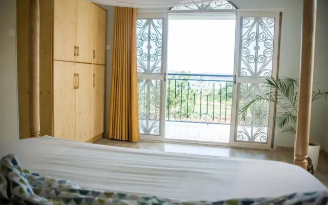 5-bed Lakeview Villa With Roofterrace and Kidspond