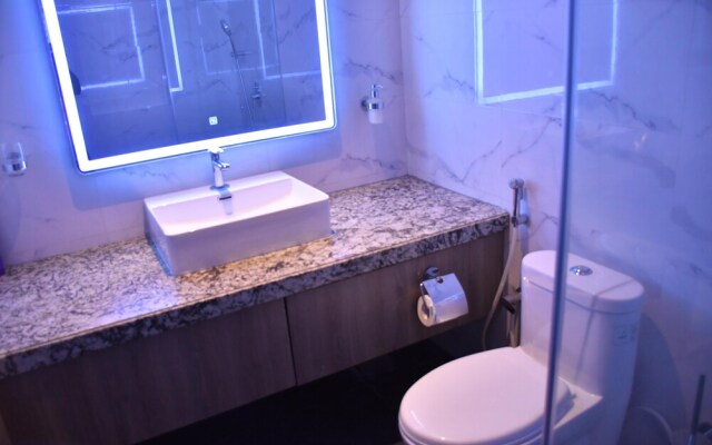 Luxuryhouse-3br-free Car & Driver-balcony-wifi
