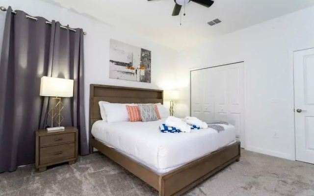 Spacious Comfy Retreat Prime Location Amazing