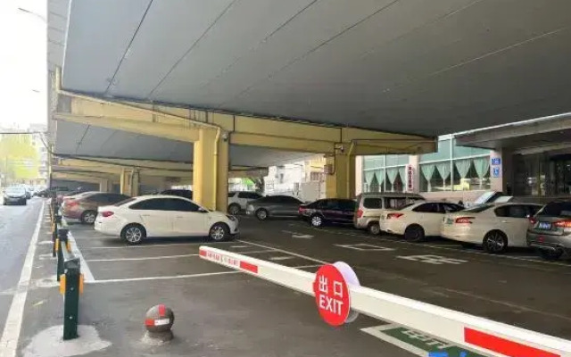 HanTing Hotel (Harbin Railway Station Airport Bus)