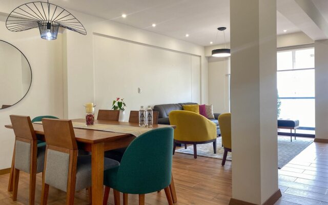 w Captivating 2BR With Balcony in Miraflores