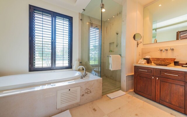 Gorgeous 4 Bedroom Condo