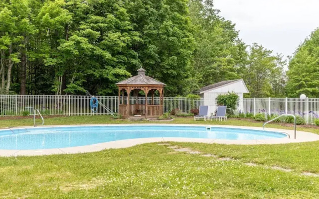 Bridges Circle 2 Bedroom Condo by RedAwning