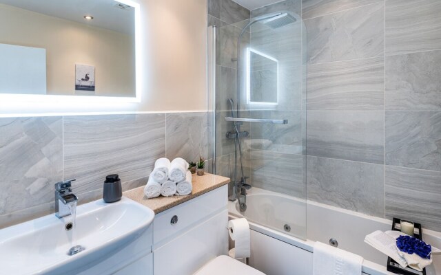 Charming 2-bed Apartment in Windsor - Free Parking