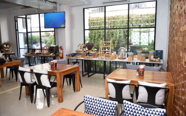 Stay at Streetgoose Huay Kaew