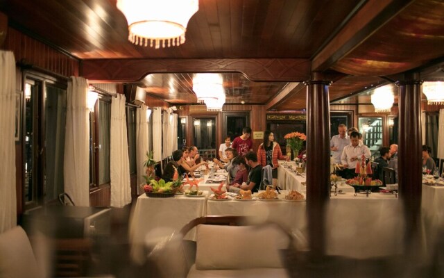 Garden Bay Premium Cruise