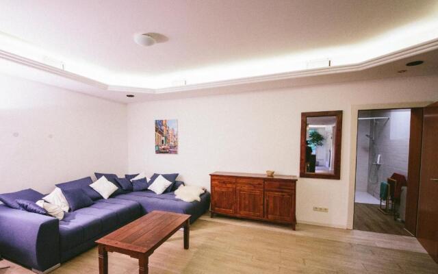 Whirlpool, Fußbodenheizung, Nintendo NES, Netflix, Wintergarten & Workspace