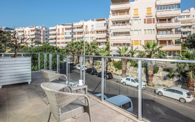 Charisma De Luxe Hotel