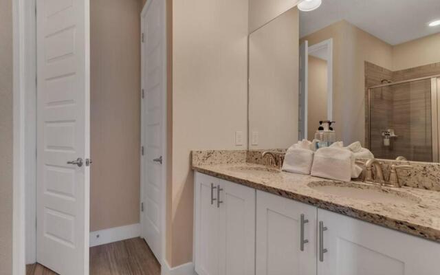 451-Luxury Villa wMovie Theater and Arcade