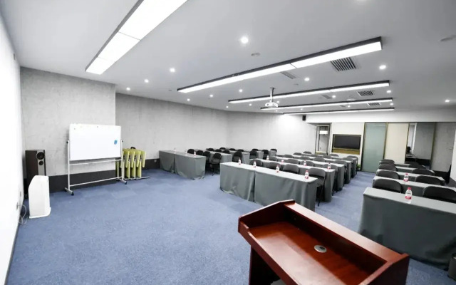 Echeng Hotel (Changchun Yiqi, West High-speed Railway Station)